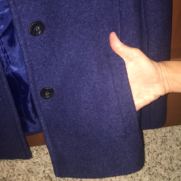 A Lands’ End size 6 blue button up coat - Picture 7 of 7